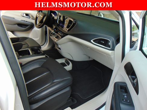 Certified 2024 Chrysler Pacifica Touring-L FWD image 29