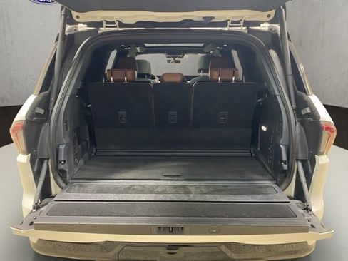 Certified 2025 Lincoln Navigator Reserve AWD/4WD image 23