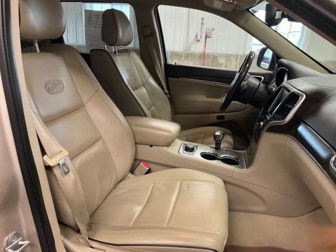 Used 2014 Jeep Grand Cherokee Overland w/ Advanced Technology Group image 34