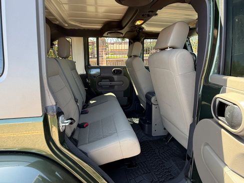 Used 2008 Jeep Wrangler Unlimited Sahara AWD/4WD image 12