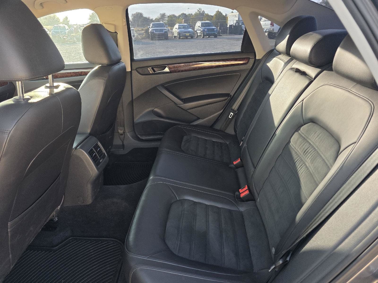 Used 2013 Volkswagen Passat TDI SEL Premium FWD image 11