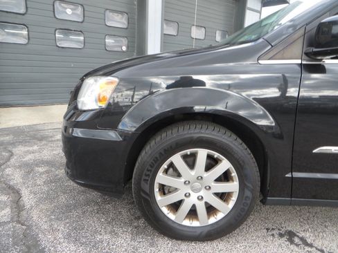 Used 2015 Chrysler Town & Country Touring w/ Driver Convenience Group image 43
