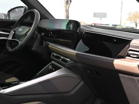 Used 2025 Audi Q5 Premium Plus w/ Premium Plus image 21