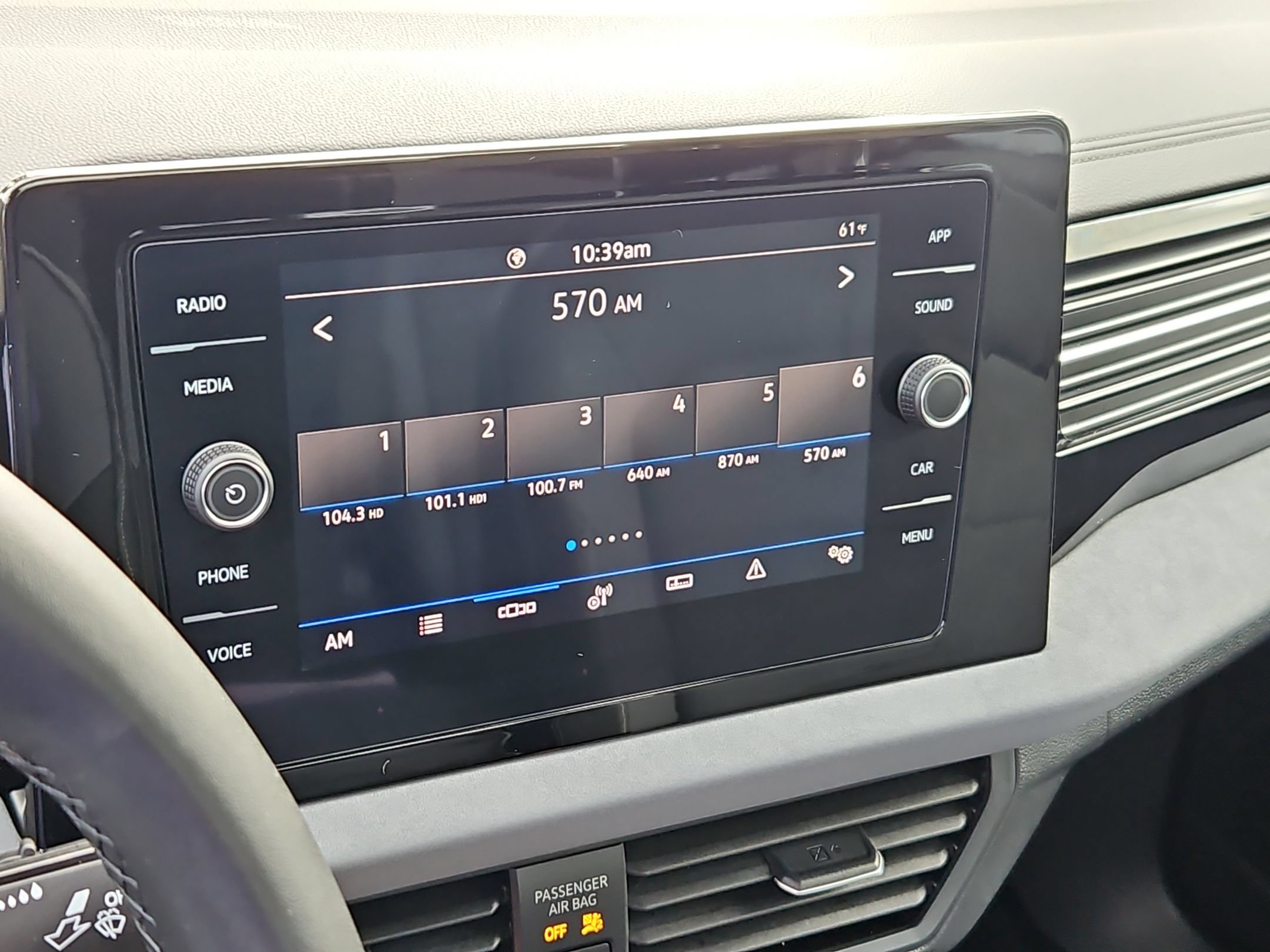 Used 2025 Volkswagen Jetta SE w/ Sunroof Package FWD image 18