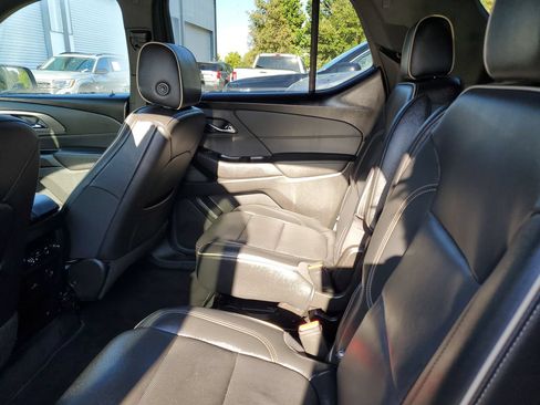 Used 2022 Chevrolet Traverse Premier FWD image 10