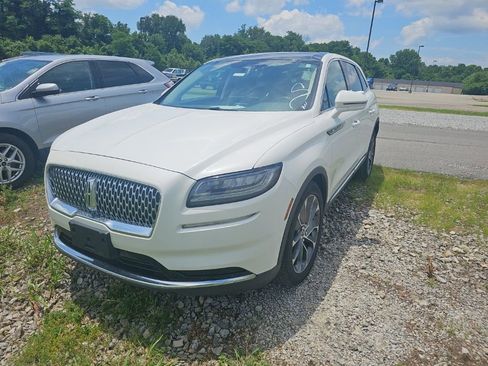Used 2022 Lincoln Nautilus Reserve w/ Luxury Package AWD/4WD image 3