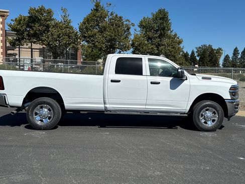 New 2026 RAM 2500 Tradesman AWD/4WD image 2