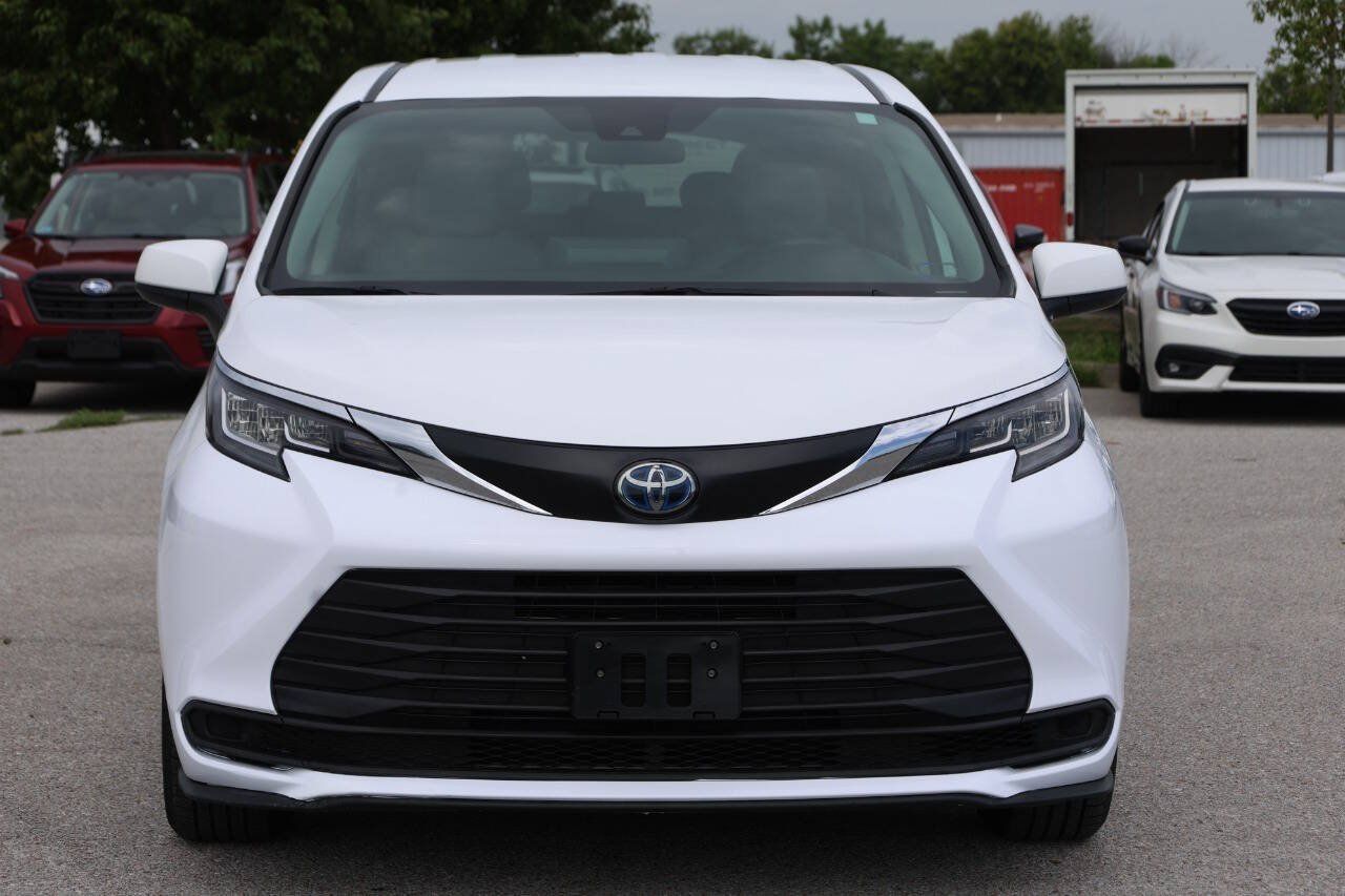 Used 2022 Toyota Sienna LE FWD image 5