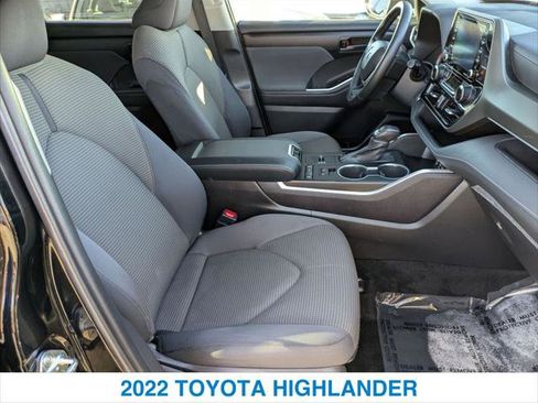 Used 2022 Toyota Highlander LE image 25