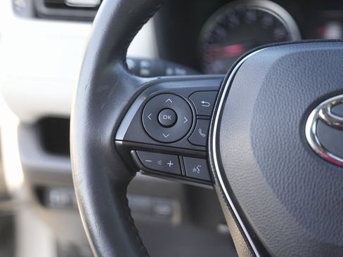 Used 2020 Toyota RAV4 XLE Premium image 23