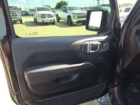 Used 2023 Jeep Gladiator Overland AWD/4WD image 16