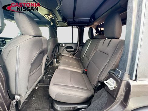 Used 2023 Jeep Wrangler Unlimited w/ Cold Weather Group AWD/4WD image 32