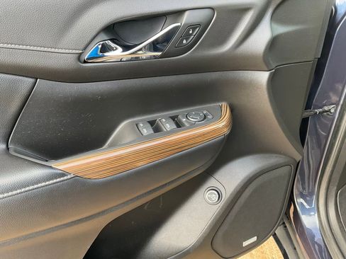 Used 2019 GMC Acadia SLE w/ Driver Alert Package I image 17