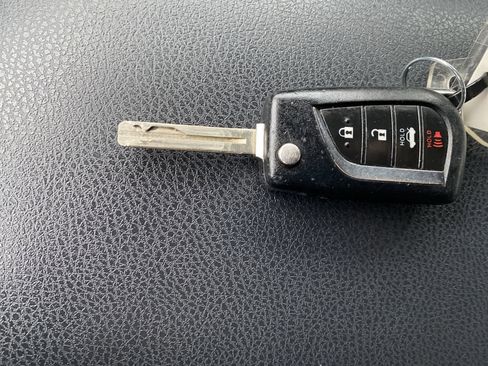 Used 2020 Toyota Camry LE image 35