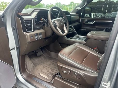 Used 2024 GMC Sierra 2500 Denali w/ Technology Package AWD/4WD image 9