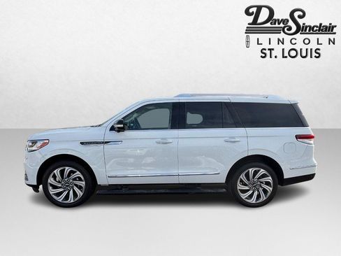 Certified 2024 Lincoln Navigator Reserve image 8