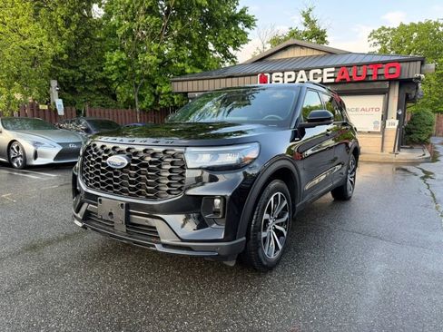 Used 2025 Ford Explorer ST-Line AWD/4WD image 2