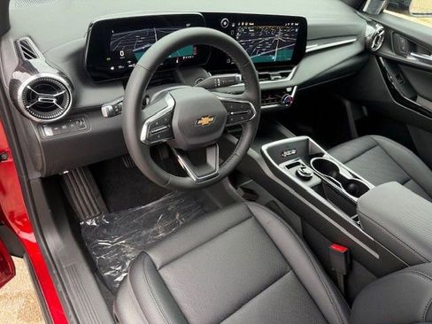 New 2026 Chevrolet Equinox LT w/ Convenience Package II image 13