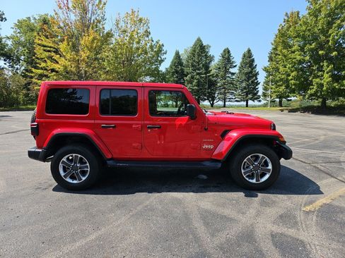 Used 2018 Jeep Wrangler Unlimited Sahara AWD/4WD image 7