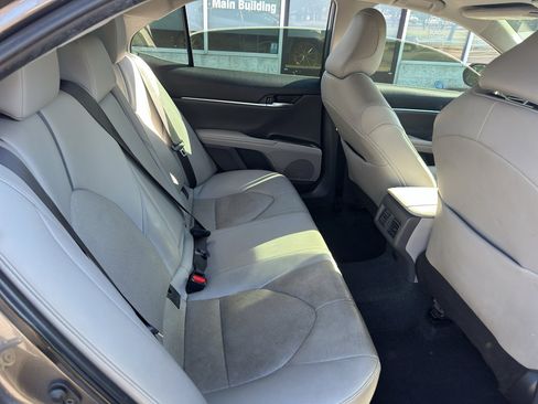 Used 2022 Toyota Camry XLE image 13
