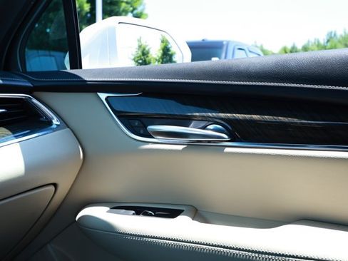 Used 2019 Cadillac XT5 FWD image 27