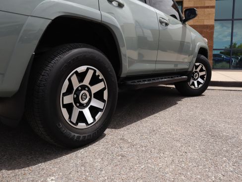 Used 2022 Toyota 4Runner TRD Off-Road AWD/4WD image 11
