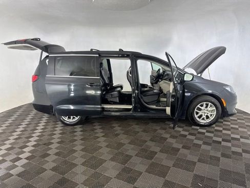 Used 2020 Chrysler Voyager Lxi FWD image 16