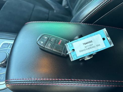 Used 2017 Jeep Grand Cherokee Trailhawk image 29