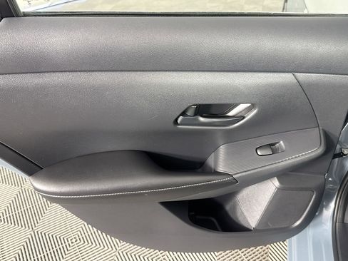 Used 2024 Nissan Sentra SV FWD image 25