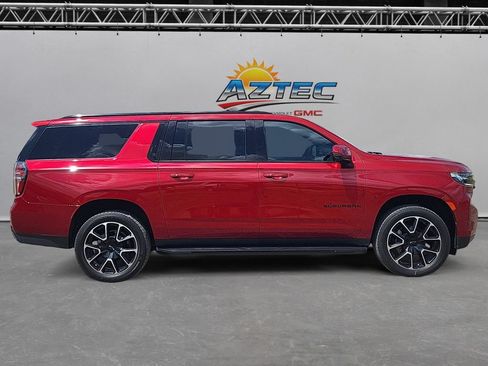 Used 2024 Chevrolet Suburban RST w/ Luxury Package AWD/4WD image 4