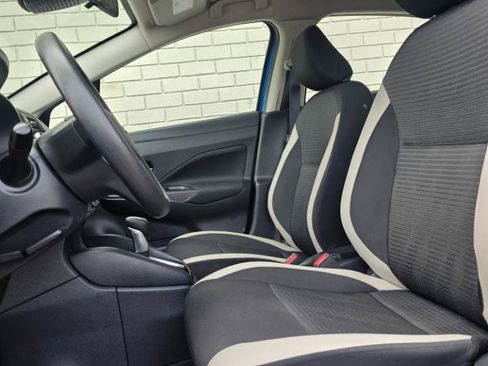 Used 2021 Nissan Versa SV FWD image 11