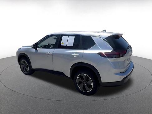 Used 2025 Nissan Rogue SV FWD image 8