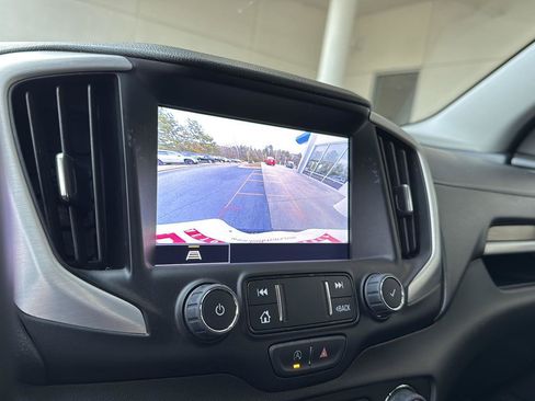 Used 2024 GMC Terrain SLT image 23