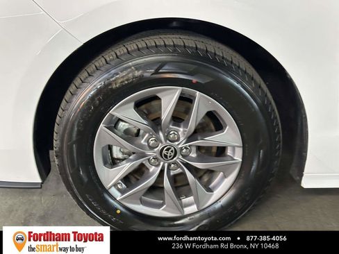 Used 2024 Toyota Sienna LE FWD image 11