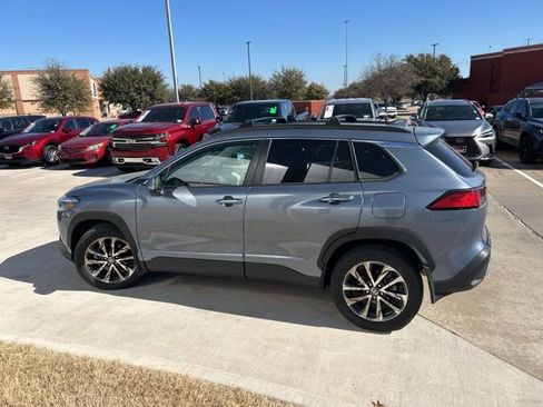 Used 2022 Toyota Corolla Cross XLE w/ Convenience Package image 6