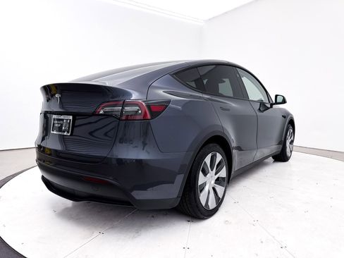 Used 2023 Tesla Model Y 2WD image 16