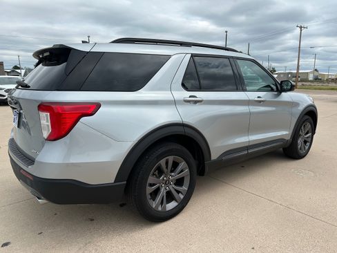 Used 2023 Ford Explorer XLT w/ Equipment Group 202A AWD/4WD image 6