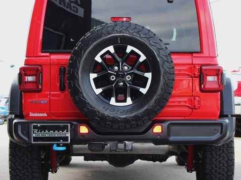 Used 2025 Jeep Wrangler Unlimited Rubicon 4xe w/ Safety Group AWD/4WD image 18