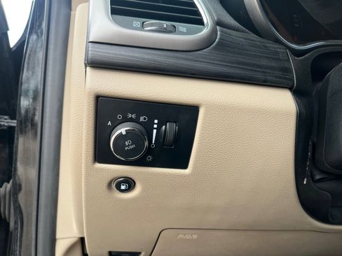 Used 2022 Jeep Grand Cherokee Laredo E image 12