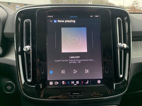 Used 2025 Volvo XC40 B5 Core image 22