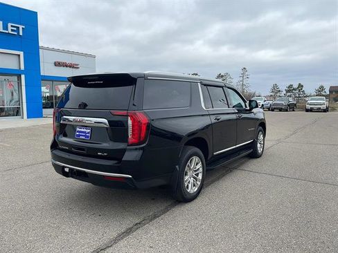 Used 2022 GMC Yukon XL SLT w/ SLT Premium Package AWD/4WD image 2