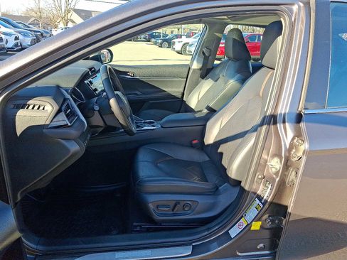 Certified 2019 Toyota Camry XLE image 16
