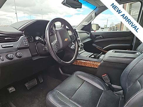 Used 2019 Chevrolet Suburban Premier image 10