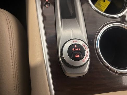 Used 2016 Nissan Pathfinder Platinum w/ Family Entertainment Package image 33