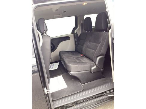 Used 2019 Dodge Grand Caravan SE w/ UConnect Hands-Free Group image 12