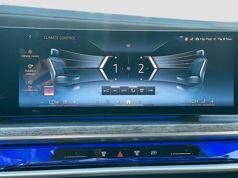 Used 2023 BMW 760i xDrive image 16