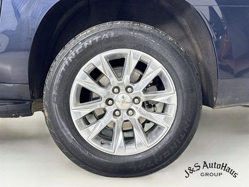 Used 2023 Chevrolet Suburban Premier AWD/4WD image 39