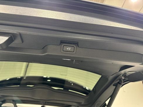 Used 2018 Land Rover Discovery HSE image 70