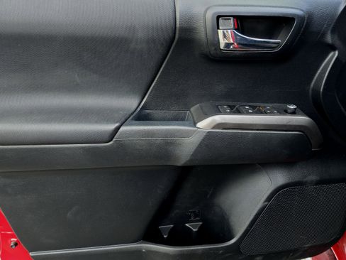 Used 2016 Toyota Tacoma TRD Sport w/ Towing Package image 81