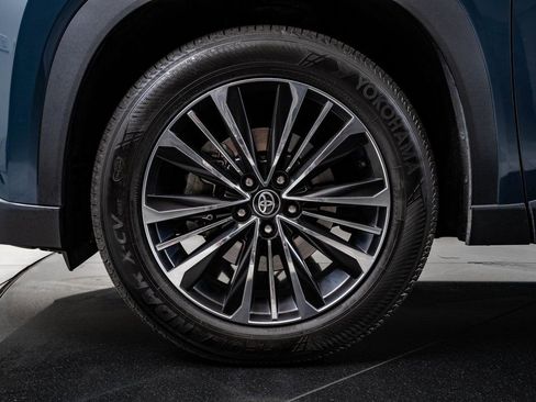 Used 2024 Toyota Grand Highlander AWD Hybrid image 13